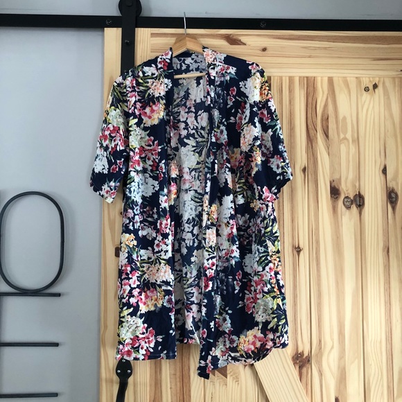 Floral Lightweight Robe. - Picture 4 of 4